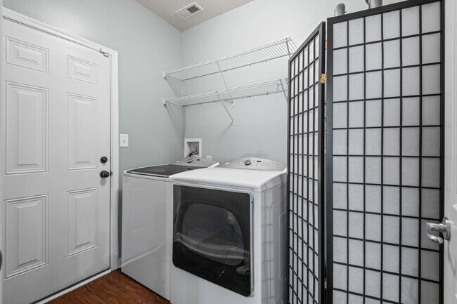 Building Photo - 10777 White Dogwood Dr