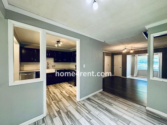 Building Photo - Overland Park Ranch w/ Wood Floors, Update...