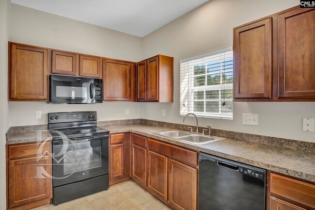 Building Photo - 211 Pinebluff Ct