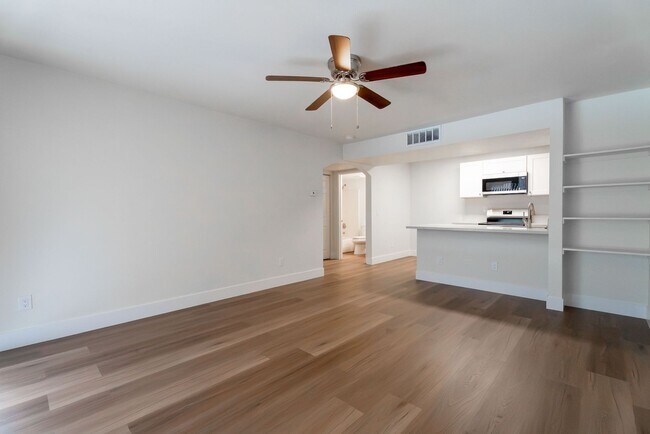 Building Photo - 5158 S Jones Blvd
