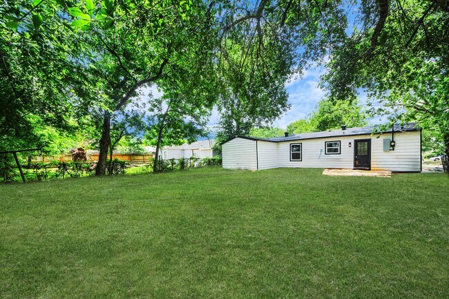 Building Photo - 11503 Duane St