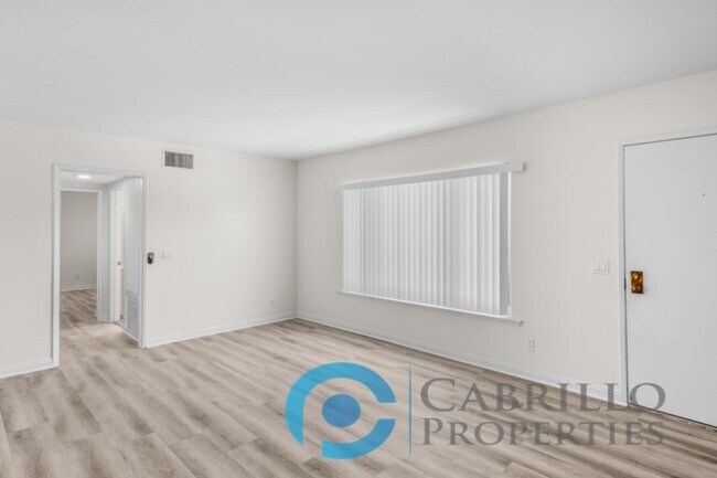 Building Photo - Beautiful 2bd/2ba 2nd Floor Condo with Bra...