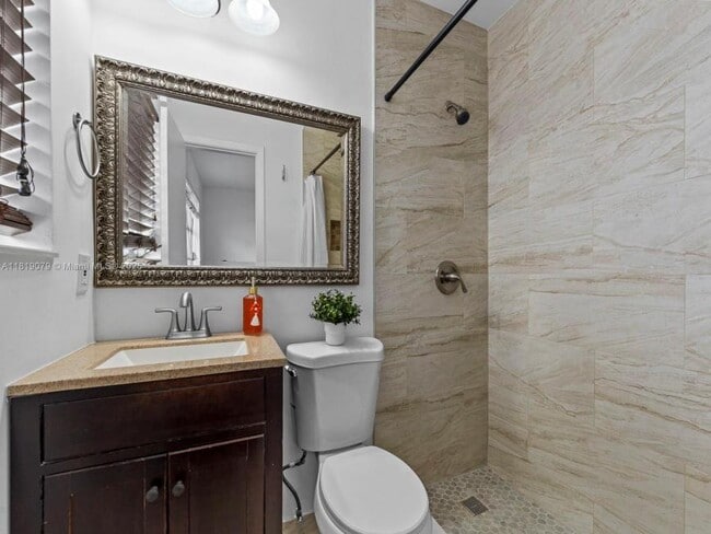 Building Photo - 2 bedroom in Hollywood FL 33020