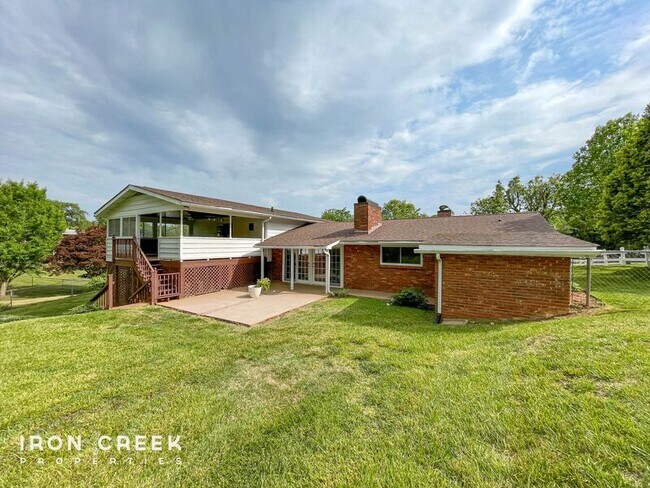 Building Photo - 28 Green Valley Rd