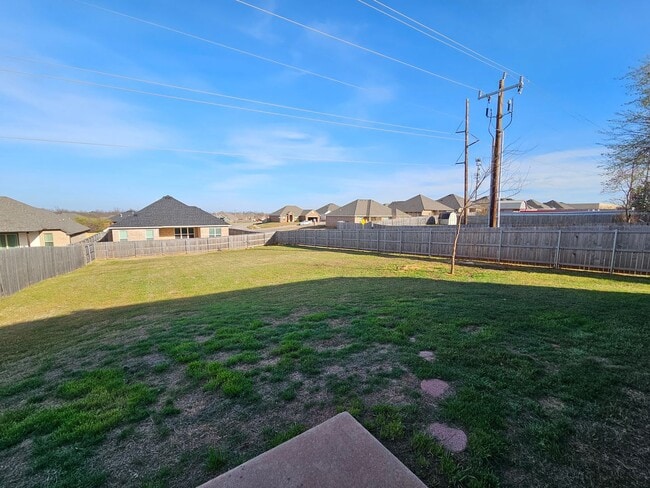 Building Photo - (3) Bed/(2) Bath East Norman Avail NOW!