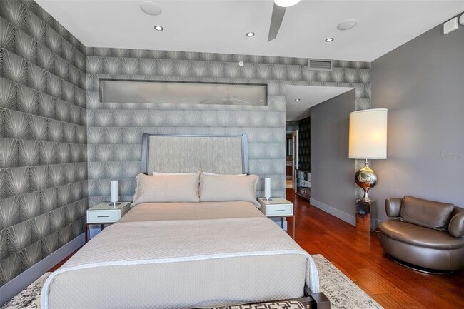 Building Photo - 175 1st St S