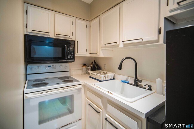 Building Photo - 120 Wooster St