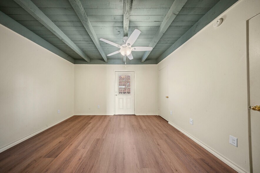 Building Photo - 208 E Starr Ave