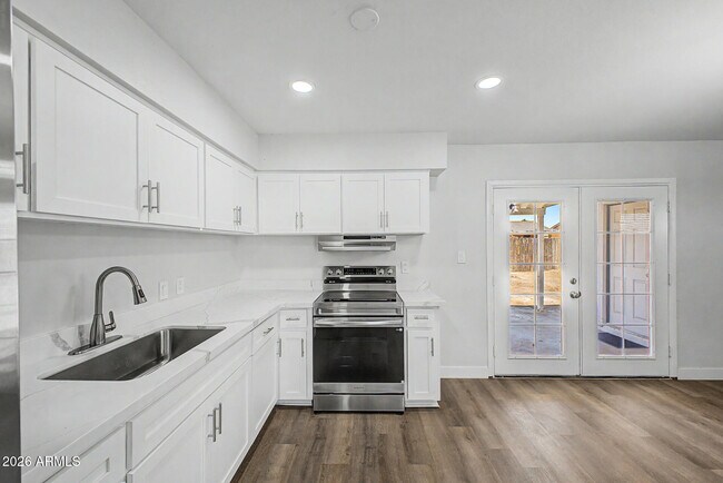 Building Photo - 4214 W Lewis Ave
