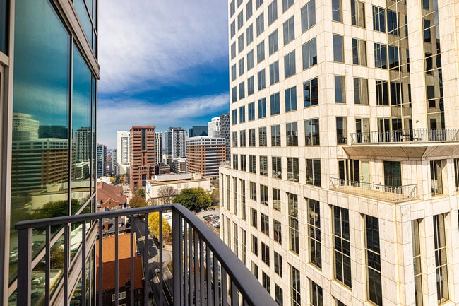 Building Photo - 943 Peachtree St NE