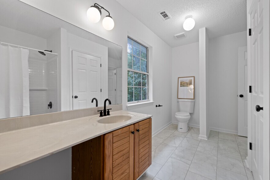 Master Bath - 224 N Brent Dr