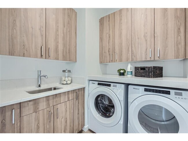 Building Photo - 4 West Dr