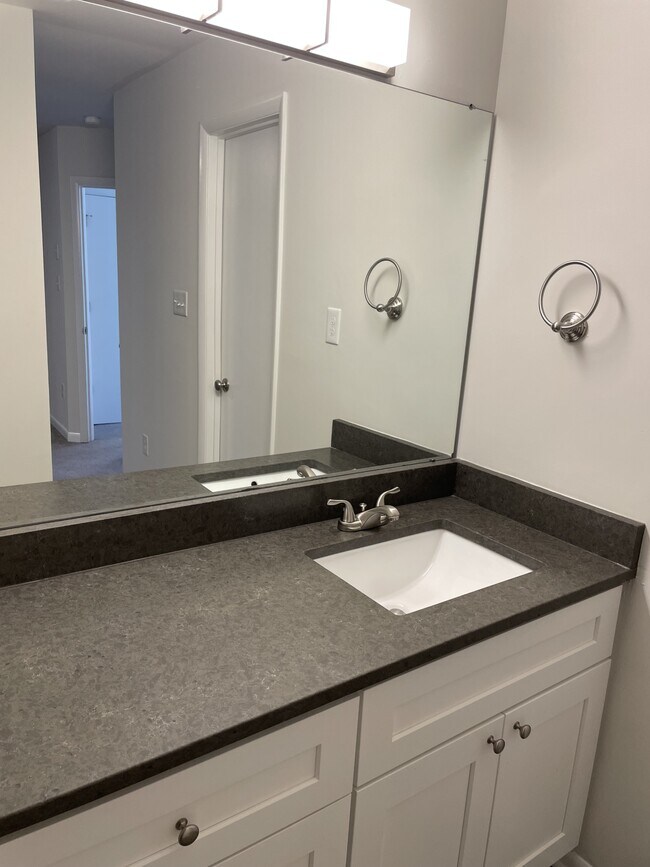 Building Photo - 145 Harvest Dr