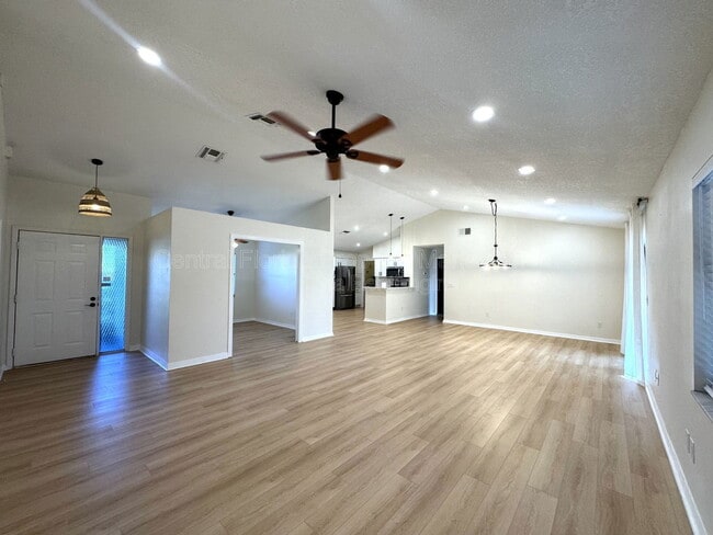 Building Photo - 9150 Palm Tree Dr