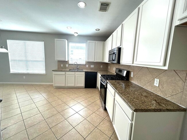 Building Photo - 25207 Diamond Ranch Dr