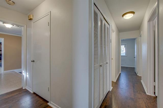Building Photo - 3719 Crestpark Dr