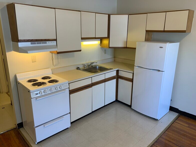 Building Photo - 1124 Commonwealth Ave