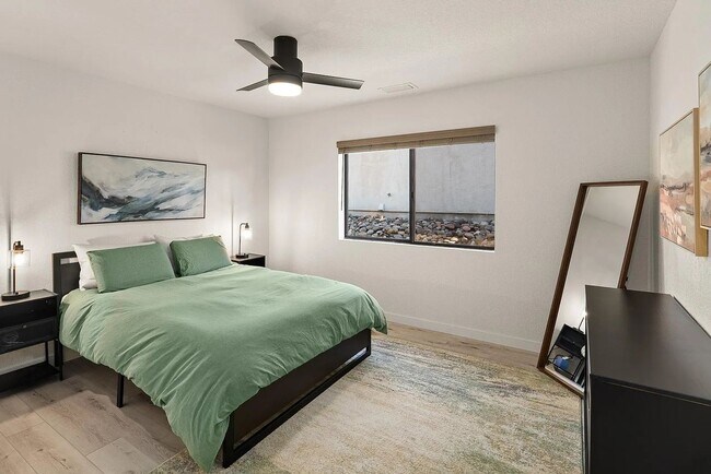 Building Photo - S-1073