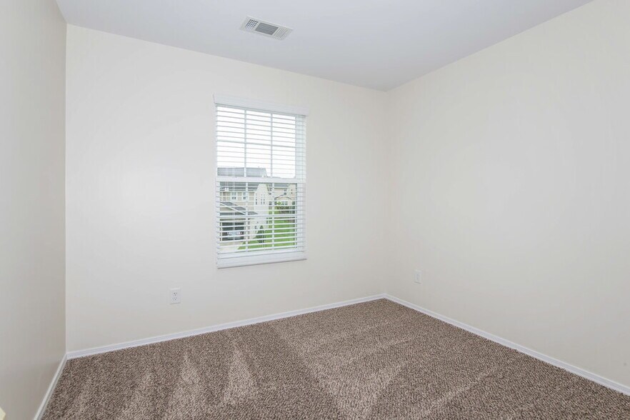 Building Photo - 6413 Prosperity Commons Dr