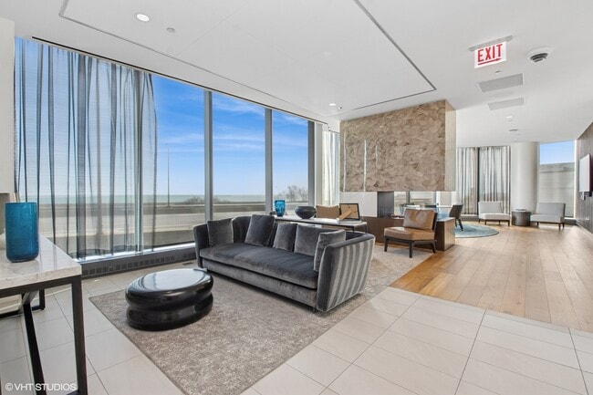 Building Photo - 211 N Harbor Dr