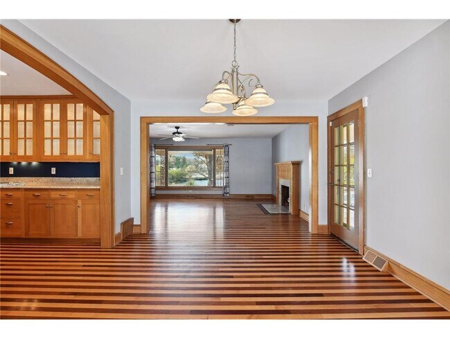 Building Photo - 5207 Doncaster Way