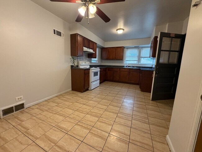 Building Photo - 312 E 83rd St