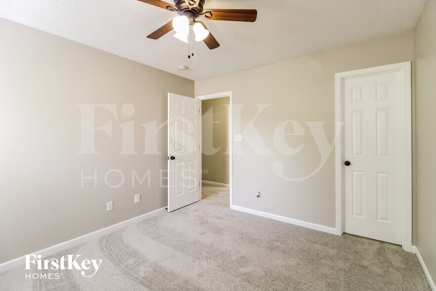 Building Photo - 6063 Parkside Cir