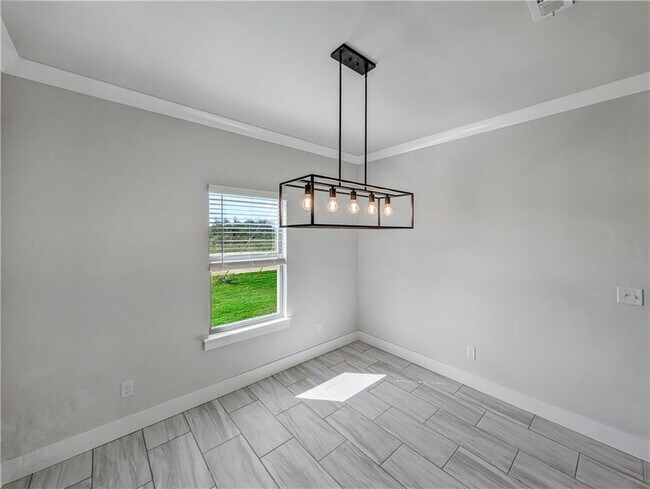 Building Photo - 6807 SW Basswood Ave