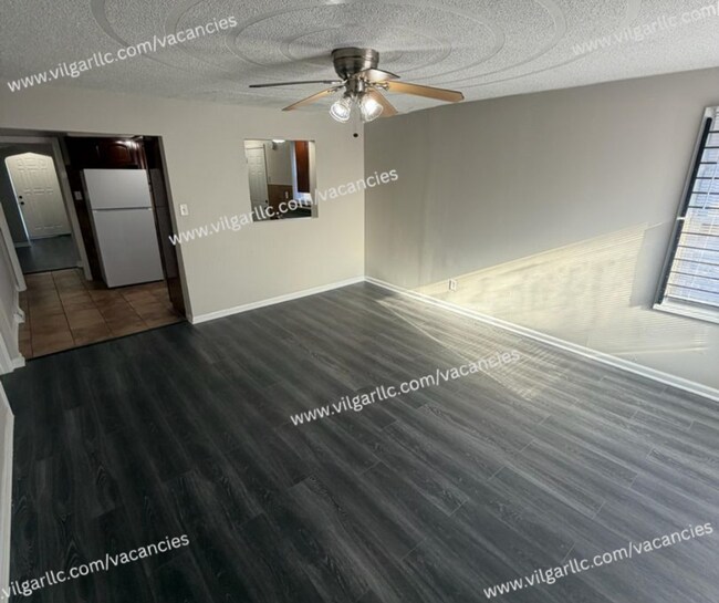 Building Photo - Spacious & well-appointed 3-Bedroom • 1-Bathroom Home