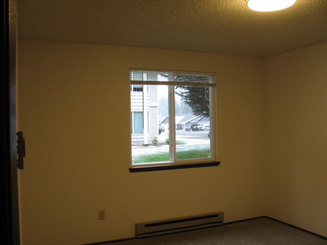 Bedroom 1 - looking from doorway towards window - 12011 114th AVE CT E