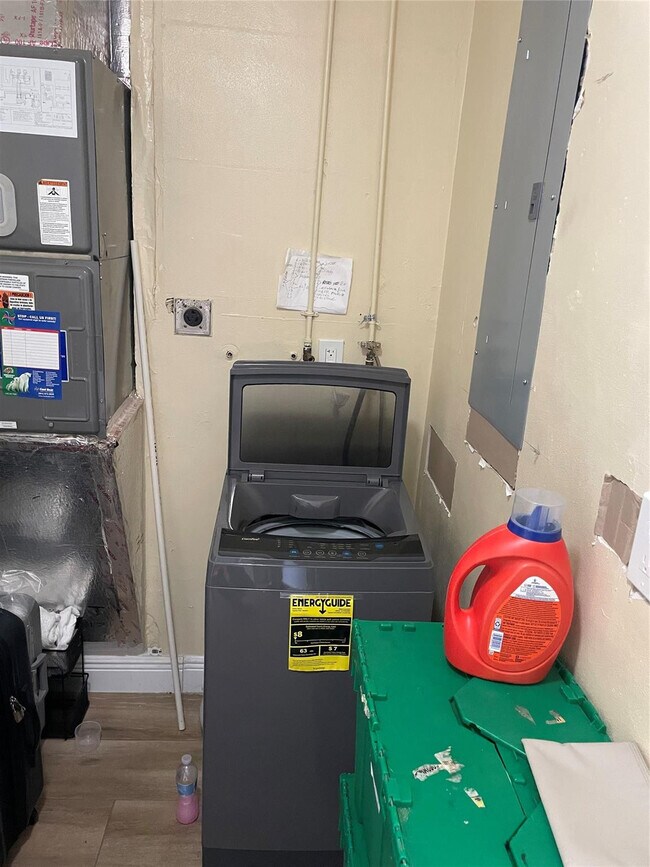 Building Photo - 4401 NW 43rd Ave