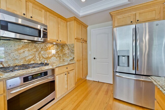 Building Photo - Elegant home with top Fremont Schools