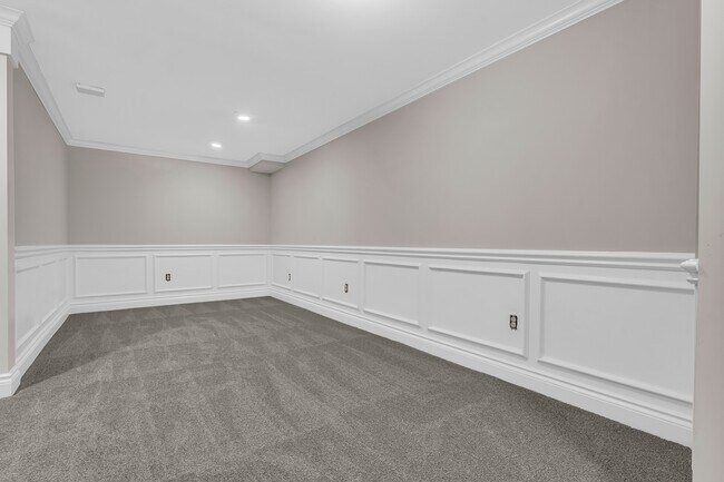 Building Photo - 41699 Mitchell Rd