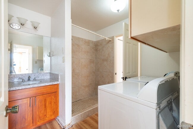 Building Photo - Desirable 2BR/1BA/1PKG in Waipio!! 94-1041...