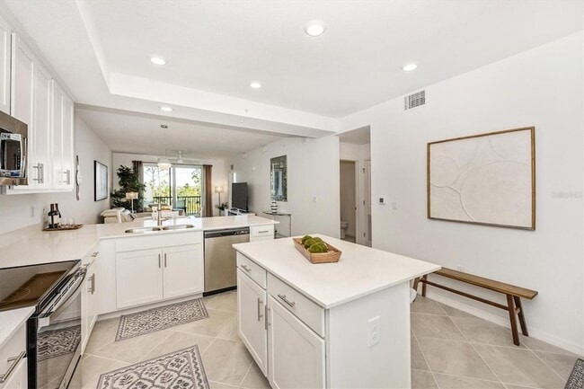 Building Photo - 12240 Wellen Golf St