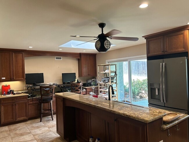 Building Photo - RURAL CHARM ON TOP OF THE HILLS IN VISTA