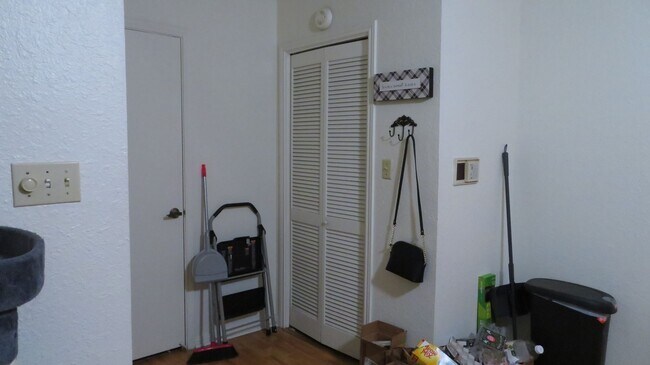 Building Photo - ROBBINS PLACE 202