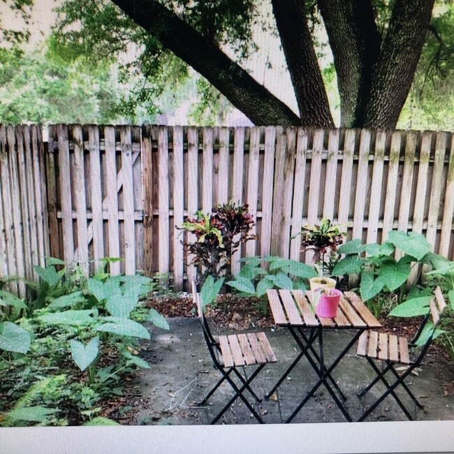 Building Photo - Nice 2bed and 1.5 bath townhouse near USF
