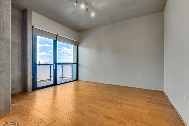 Building Photo - 353 E Bonneville Ave