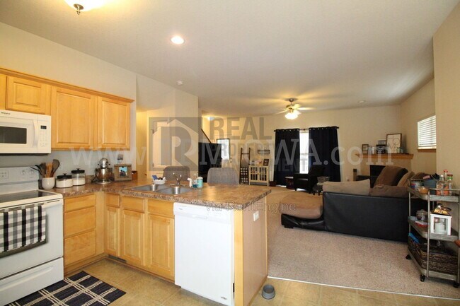 Building Photo - 1617 SW White Birch Cir