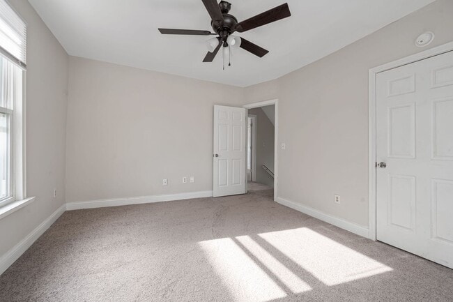 Building Photo - Madisonville- Charming 3+ bedroom 1.5 Bath, 1 car detached