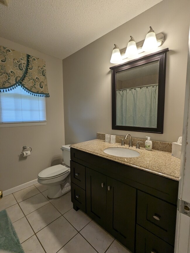 Building Photo - 804 Mixon Dr