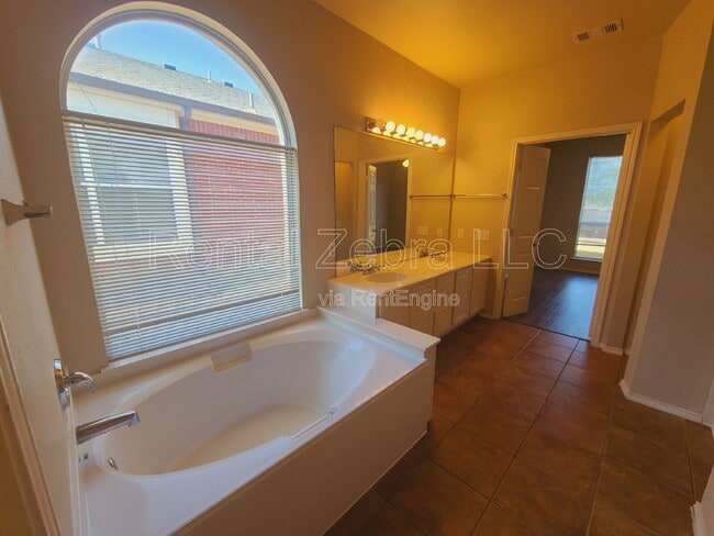 Building Photo - 8062 Raleigh Dr