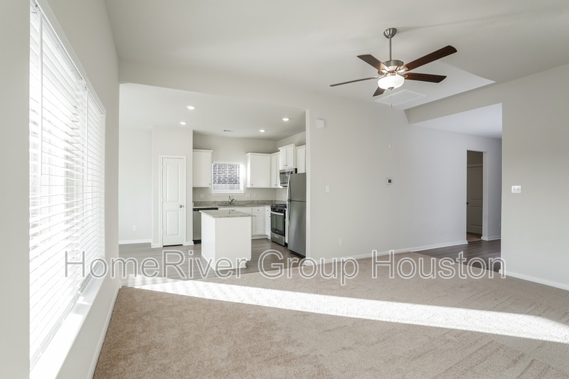 Building Photo - 14017 Freeboard Dr