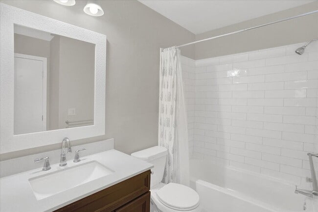 Building Photo - 2635 E Nichols Cir