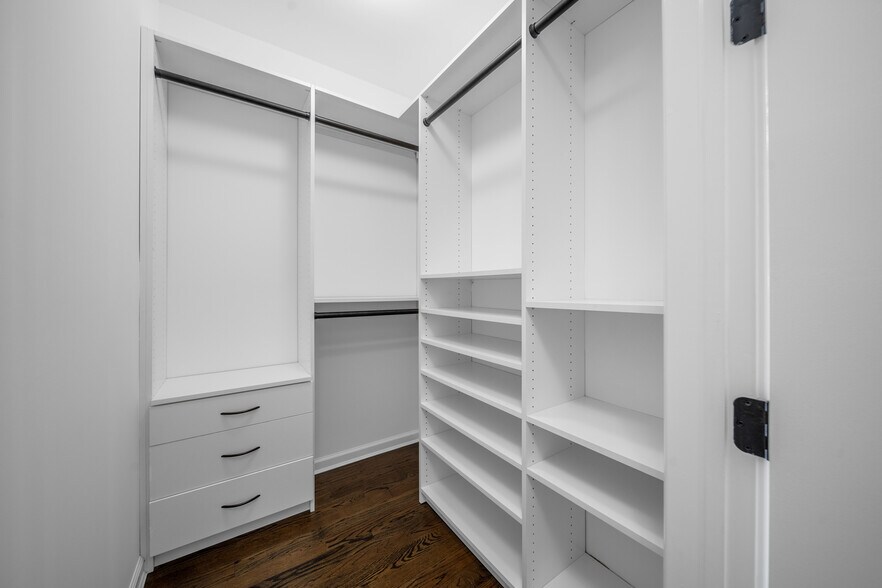 Building Photo - 1600 Kaufer Ln