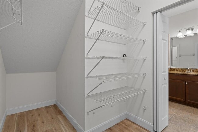 Building Photo - 16030 Bella Woods Dr