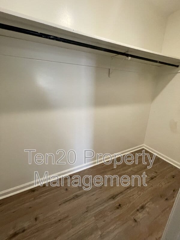 Building Photo - 2005 Landau Dr