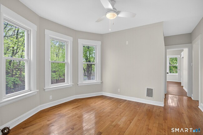 Building Photo - 95 Parrott Ave