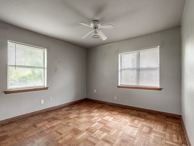 Building Photo - 1221 NE 44th St